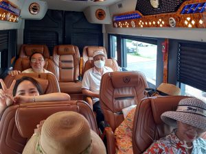 Xe limousine đi mộc bài - bus to Moc Bai 
